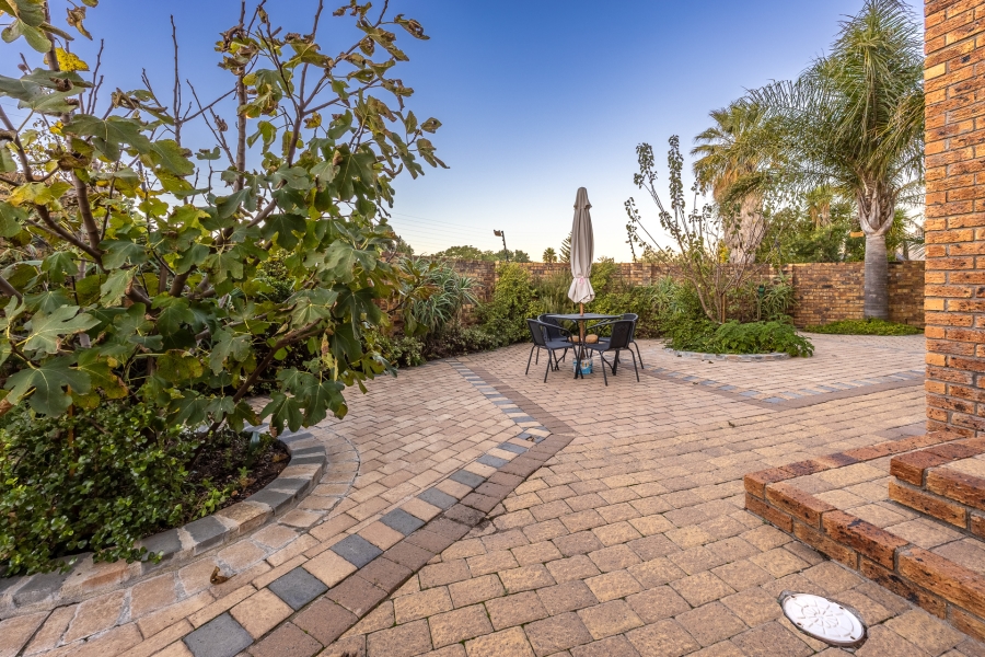 6 Bedroom Property for Sale in Eversdal Western Cape